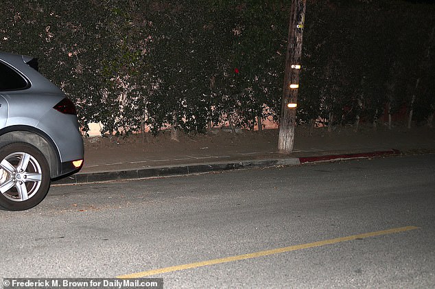 Na zdjęciu obszar, z którego policja odholowała samochód w piątek wieczorem, w Los Angeles