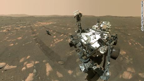 Łazik Mars Perseverance robi sobie selfie helikopterem Ingenuity