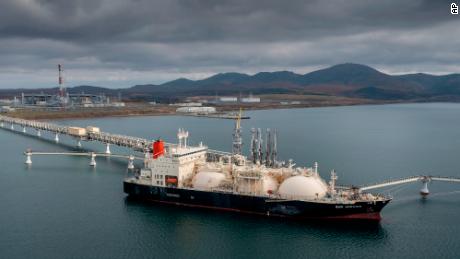 Shell podąża za BP z Rosji, gdy firmy naftowe porzucają Putina