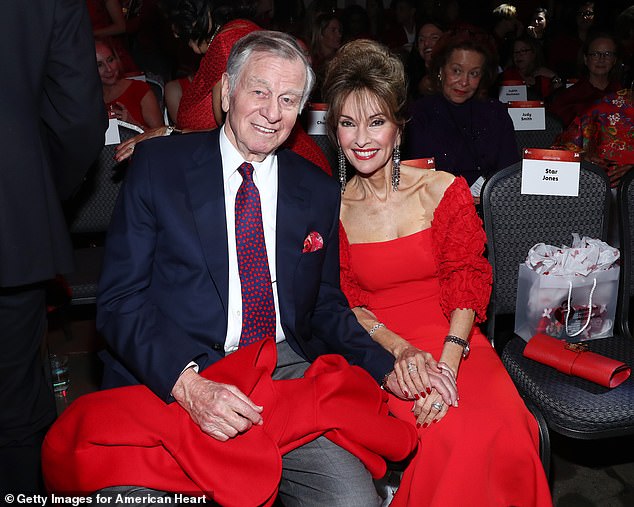 Tacy, jak byli: tutaj są widziani w kolekcji „Go Red For Women” Red Dress 2020 wydanej przez American Heart Association w Hammerstein Ballroom w lutym 2020 r. w Nowym Jorku