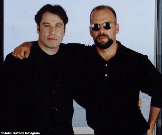 Kocham cię Bruce: John Travolta złożył hołd swojemu przyjacielowi i byłemu współpracownikowi Bruce'owi Willisowi po tym, jak u aktora zdiagnozowano uwięzienie