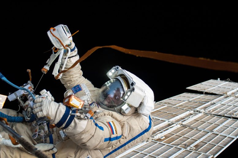 Rosyjski kosmonauta Oleg Artemyev na Międzynarodowej Stacji Kosmicznej