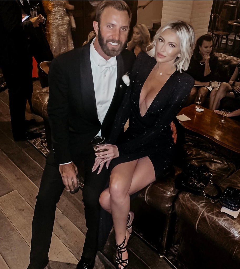 Dustin Johnson i Paulina Gretsky zawiązują węzeł w sobotę 23 kwietnia 2022 r.