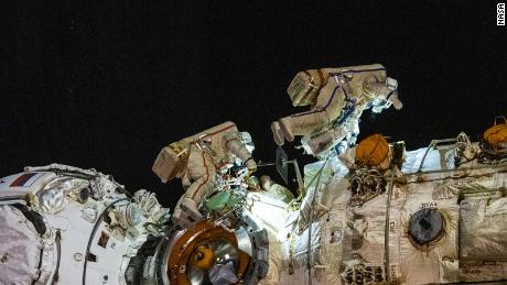 Rosyjscy astronauci aktywują nowe ramię robota stacji kosmicznej