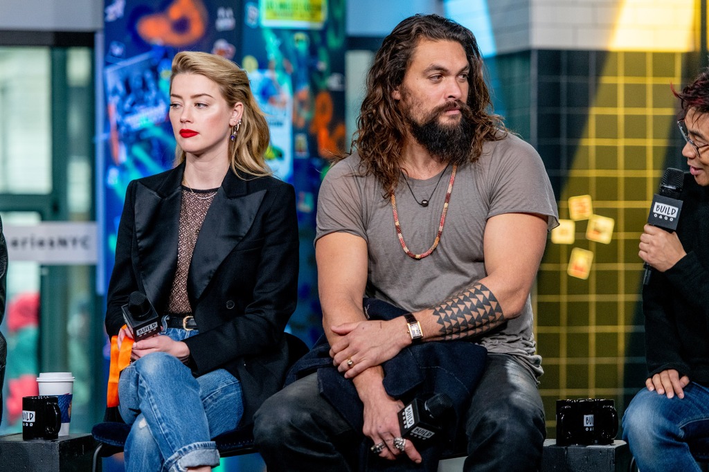 NOWY JORK, NY — 3 grudnia: Amber Heard i Jason Momoa dyskutują "Aquaman" Z Build Series w Build Studio 3 grudnia 2018 r. w Nowym Jorku.  (Zdjęcie: Roy Rochlin/Getty Images)