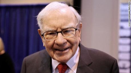 Buffett mówi, że sukces Berkshire polega bardziej na byciu zdrowym na umyśle.  z & # 39;  sprytny & # 39;
