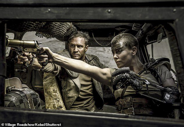 Much Tribute: Mad Max: Fury Road, w którym w roli Maxa wystąpił Tom Hardy, zarobił 374,7 miliona dolarów przy budżecie wynoszącym 154,6-185,1 miliona dolarów;  Otrzymał 10 nominacji do Oscara, zdobywając sześć