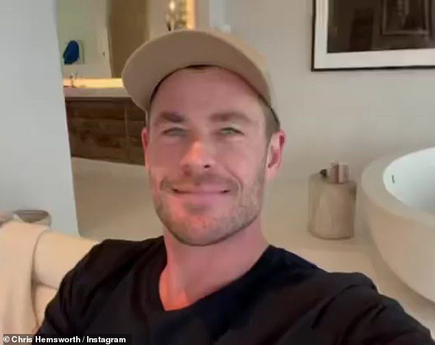Pewny!  38-letni Chris Hemsworth potwierdził, że zdjęcia do prequela Mad Max: Furry Road Furiosa mają miejsce w dwóch postach na Instagramie w środę.