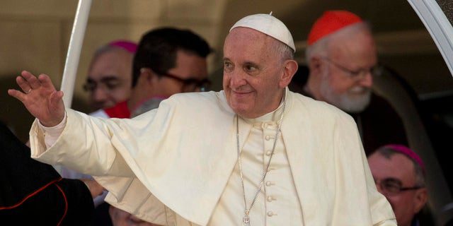 Papież Franciszek wyjeżdża po spotkaniu z młodzieżą w Hawanie na Kubie, niedziela 20 września 2015 r.