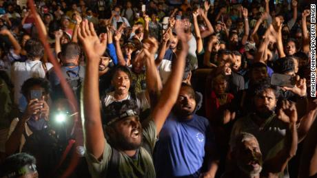Mieszkańcy Kolombo na Sri Lance świętują 14 lipca rezygnację prezydenta Gotabayi Rajapaksy.