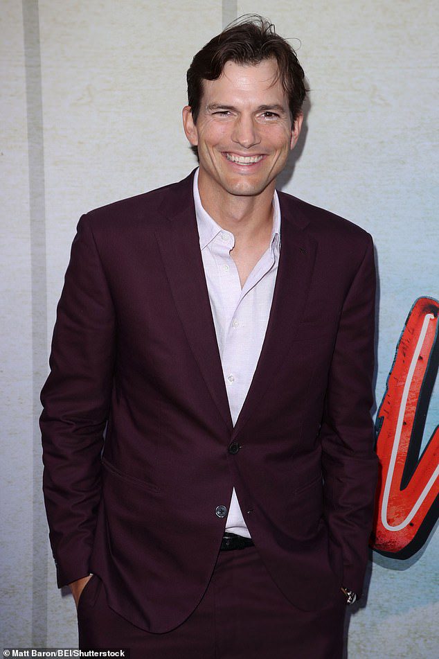 Wszystkie uśmiechy: Ashton Kutcher rozpoczął swój wakacyjny tydzień uderzając w czerwony dywan na premierze swojego nowego filmu Vengeance