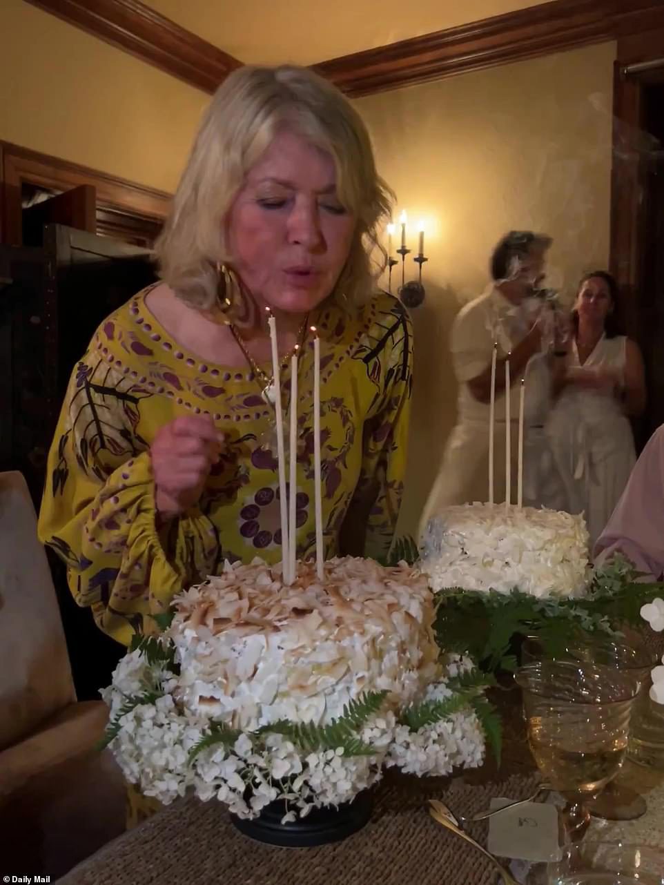 Ikona: Patrzyłam, jak Martha zdmuchuje świeczki na tort