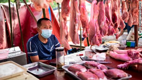 Nowe badania zgadzają się, że zwierzęta sprzedawane na rynku Wuhan są najprawdopodobniej przyczyną pojawienia się pandemii Covid-19