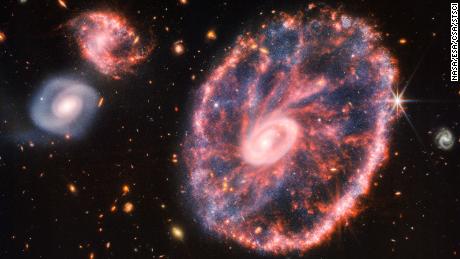 Rzadki rodzaj galaktyki olśniewa na nowym obrazie teleskopu Webba