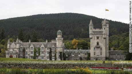 Zamek Balmoral w Szkocji jest częścią prywatnej fortuny zmarłej królowej Elżbiety.
