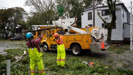 & # 39;  To surrealistyczne: mieszkańcy kanadyjskiego wybrzeża Atlantyku opisują zniszczenia, gdy Fiona czyści domy i odcina prąd tysiącom