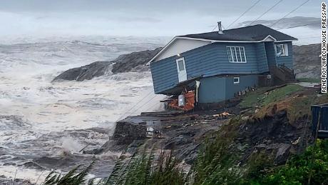 W sobotę dom walczy z silnymi wiatrami spowodowanymi przez burzę tropikalną Fiona w Kraju Basków, Nowej Fundlandii i Labradorze.