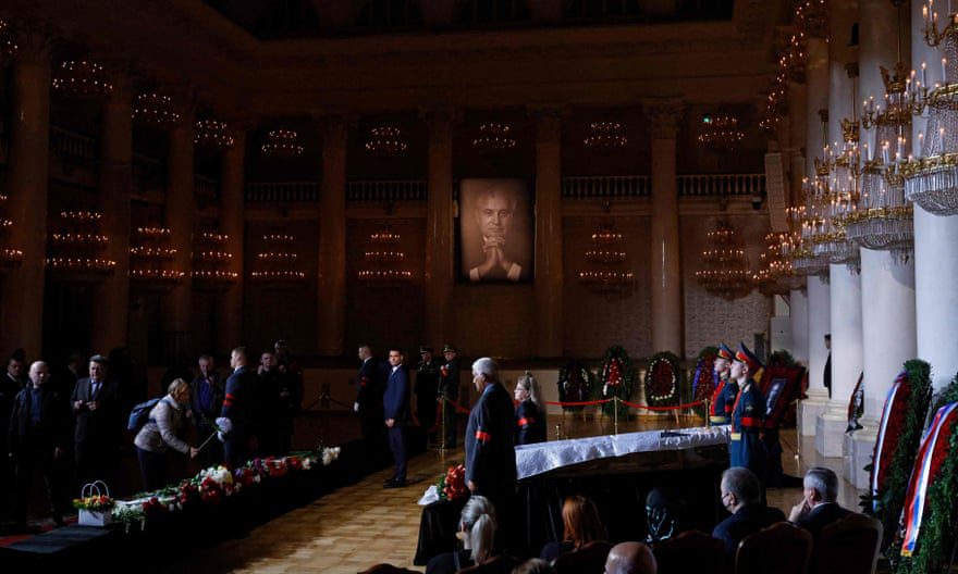 Nabożeństwo żałobne Gorbaczowa w Sali Filarowej.
