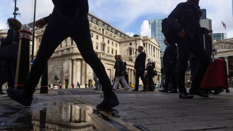 Bank Anglii interweniował w tym tygodniu na rynku obligacji, aby przywrócić zaufanie do brytyjskich aktywów. 