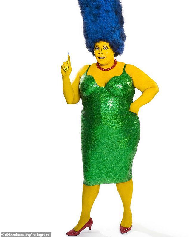Wspaniały!  Lizzo zadebiutowała w sobotę w swoim drugim Halloweenowym stylu w tym tygodniu, ubrana jako Marge Simpson z animowanego sitcomu The Simpsons.