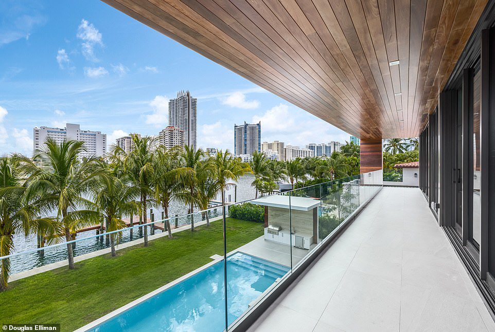 Miasto: Z balkonu drugiego piętra Future będzie miała okazję zobaczyć niektóre z panoram Miami