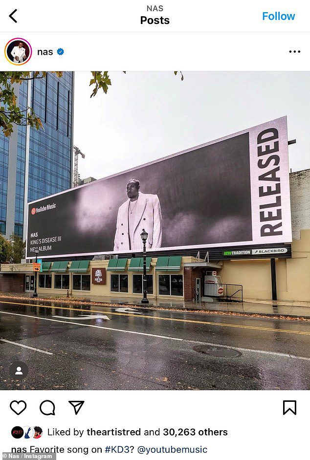 Nacisk promocyjny: Będąc nadal w trybie promocji w sobotę, Nas udostępnił zdjęcie zrobione na billboardzie promującym wydanie King's Disease III, który zawierał zdjęcie rapera
